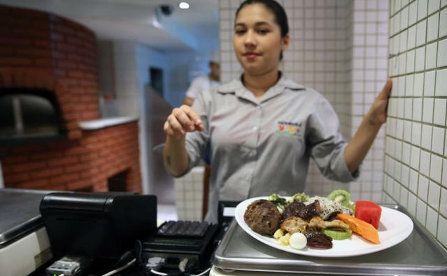 黄皮翡翠手镯切法,翡翠原石十大场口详解-第3张图片-翡翠网 黄皮翡翠手镯切法,翡翠原石十大场口详解-第3张图片-翡翠网