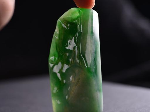 翡翠的原石在哪里关于翡翠的基本知识大全及解读-第1张图片-翡翠网 翡翠的原石在哪里关于翡翠的基本知识大全及解读-第1张图片-翡翠网