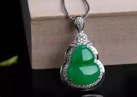 翡翠的原石在哪里关于翡翠的基本知识大全及解读-第11张图片-翡翠网 翡翠的原石在哪里关于翡翠的基本知识大全及解读-第11张图片-翡翠网