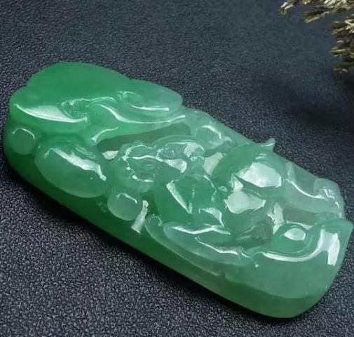 翡翠的原石在哪里关于翡翠的基本知识大全及解读-第20张图片-翡翠网 翡翠的原石在哪里关于翡翠的基本知识大全及解读-第20张图片-翡翠网