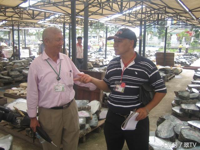 正阳绿翡翠原石玉石毛料,翡翠原石毛料-第4张图片-翡翠网 正阳绿翡翠原石玉石毛料,翡翠原石毛料-第4张图片-翡翠网