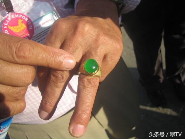 正阳绿翡翠原石玉石毛料,翡翠原石毛料-第8张图片-翡翠网 正阳绿翡翠原石玉石毛料,翡翠原石毛料-第8张图片-翡翠网