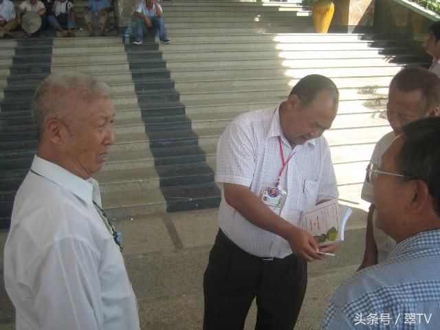 正阳绿翡翠原石玉石毛料,翡翠原石毛料-第10张图片-翡翠网 正阳绿翡翠原石玉石毛料,翡翠原石毛料-第10张图片-翡翠网