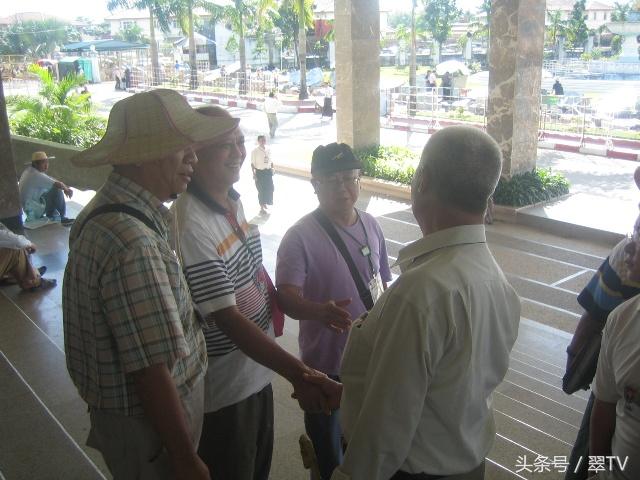 正阳绿翡翠原石玉石毛料,翡翠原石毛料-第11张图片-翡翠网 正阳绿翡翠原石玉石毛料,翡翠原石毛料-第11张图片-翡翠网