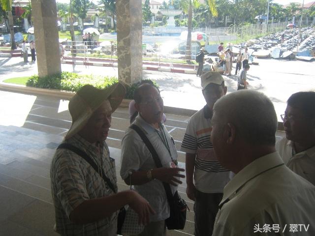 正阳绿翡翠原石玉石毛料,翡翠原石毛料-第12张图片-翡翠网 正阳绿翡翠原石玉石毛料,翡翠原石毛料-第12张图片-翡翠网