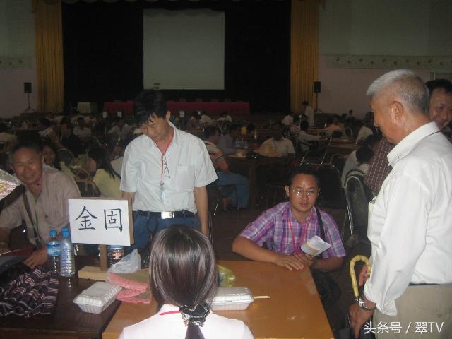 正阳绿翡翠原石玉石毛料,翡翠原石毛料-第13张图片-翡翠网 正阳绿翡翠原石玉石毛料,翡翠原石毛料-第13张图片-翡翠网