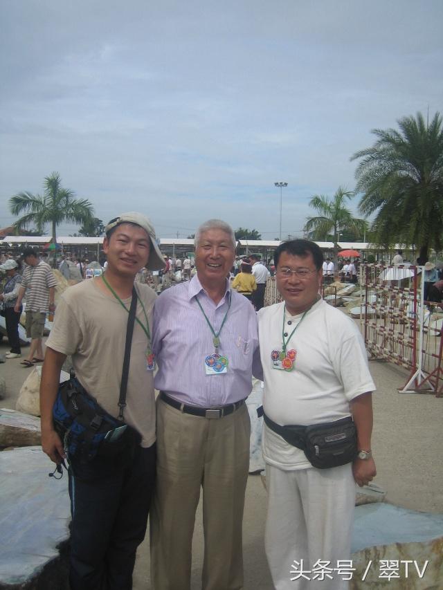 正阳绿翡翠原石玉石毛料,翡翠原石毛料-第15张图片-翡翠网 正阳绿翡翠原石玉石毛料,翡翠原石毛料-第15张图片-翡翠网