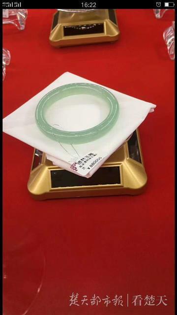 云南景洪翡翠手镯真假,云南去哪买翡翠玉石-第3张图片-翡翠网 云南景洪翡翠手镯真假,云南去哪买翡翠玉石-第3张图片-翡翠网