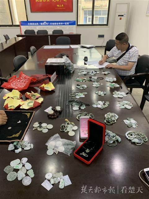 云南景洪翡翠手镯真假,云南去哪买翡翠玉石-第6张图片-翡翠网