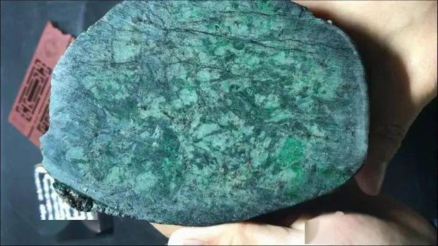 抖音上翡翠原石加工靠谱吗,抖音卖的缅甸翡翠是真的吗-第5张图片-翡翠网 抖音上翡翠原石加工靠谱吗,抖音卖的缅甸翡翠是真的吗-第5张图片-翡翠网