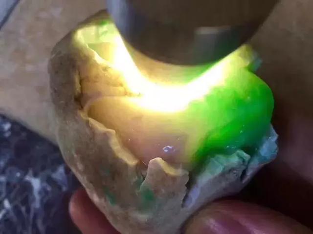 翡翠佛公脸没雕好翡翠雕佛价格-第12张图片-翡翠网 翡翠佛公脸没雕好翡翠雕佛价格-第12张图片-翡翠网