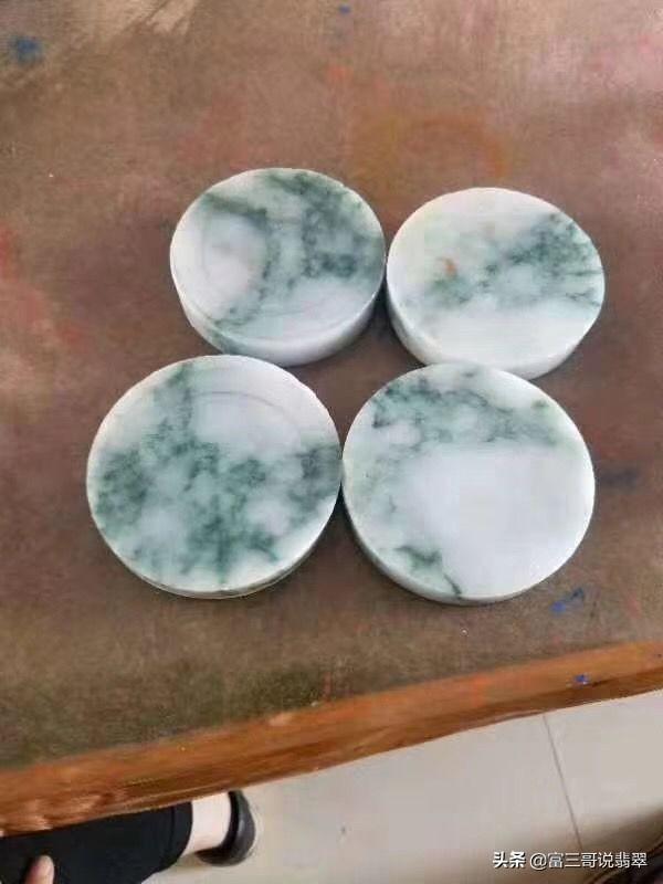 偏场口木那翡翠原石木纳翡翠原石的特点-第6张图片-翡翠网 偏场口木那翡翠原石木纳翡翠原石的特点-第6张图片-翡翠网