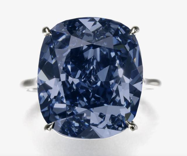 钻石哪个颜色最贵,世界十大名钻-第4张图片-翡翠网 钻石哪个颜色最贵,世界十大名钻-第4张图片-翡翠网