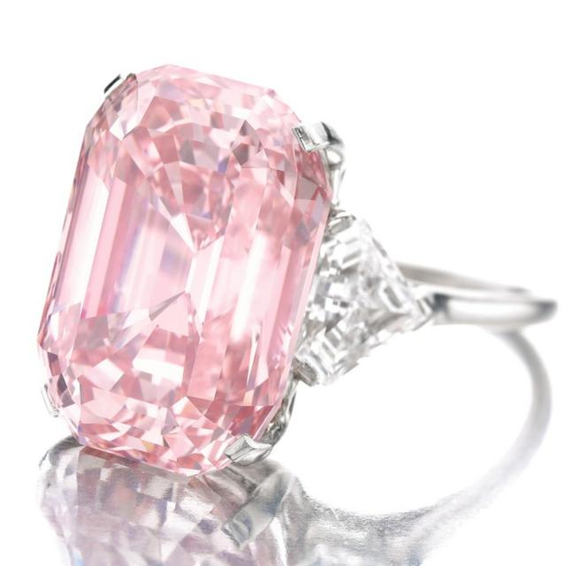 钻石哪个颜色最贵,世界十大名钻-第7张图片-翡翠网 钻石哪个颜色最贵,世界十大名钻-第7张图片-翡翠网