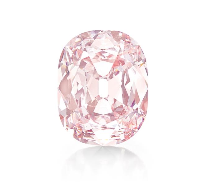 钻石哪个颜色最贵,世界十大名钻-第8张图片-翡翠网 钻石哪个颜色最贵,世界十大名钻-第8张图片-翡翠网