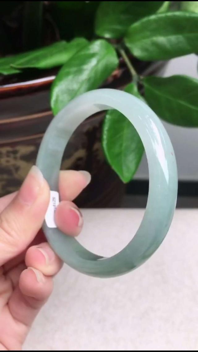 1元人民币等于多少韩元人民币伍仟到六千元的翡翠手镯-第12张图片-翡翠网 1元人民币等于多少韩元人民币伍仟到六千元的翡翠手镯-第12张图片-翡翠网