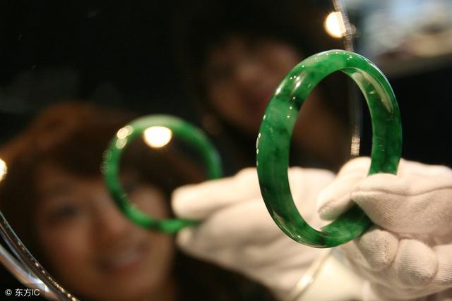翡翠手镯撞击翡翠手镯怕磨吗-第4张图片-翡翠网 翡翠手镯撞击翡翠手镯怕磨吗-第4张图片-翡翠网