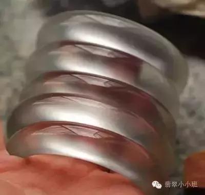 水沫子和高冰翡翠的区别翡翠水沫子原石-第2张图片-翡翠网 水沫子和高冰翡翠的区别翡翠水沫子原石-第2张图片-翡翠网