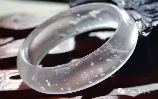 水沫子和高冰翡翠的区别翡翠水沫子原石-第6张图片-翡翠网 水沫子和高冰翡翠的区别翡翠水沫子原石-第6张图片-翡翠网