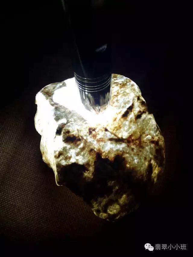 水沫子和高冰翡翠的区别翡翠水沫子原石-第13张图片-翡翠网 水沫子和高冰翡翠的区别翡翠水沫子原石-第13张图片-翡翠网