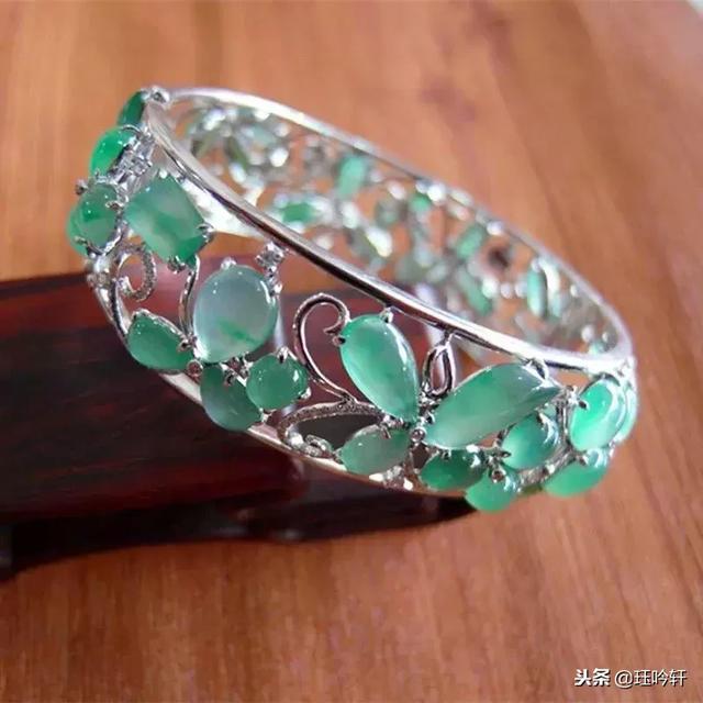 随形翡翠吊坠原石,随型镶嵌吊坠-第19张图片-翡翠网 随形翡翠吊坠原石,随型镶嵌吊坠-第19张图片-翡翠网