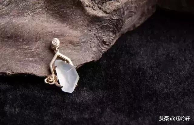 随形翡翠吊坠原石,随型镶嵌吊坠-第21张图片-翡翠网 随形翡翠吊坠原石,随型镶嵌吊坠-第21张图片-翡翠网