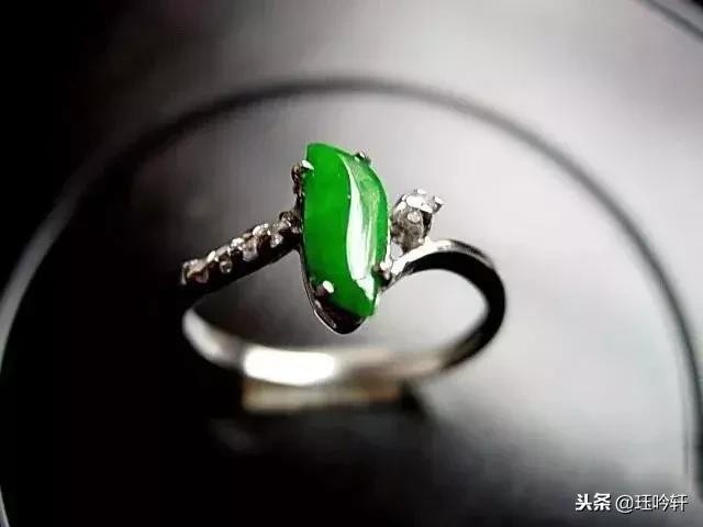 随形翡翠吊坠原石,随型镶嵌吊坠-第23张图片-翡翠网 随形翡翠吊坠原石,随型镶嵌吊坠-第23张图片-翡翠网