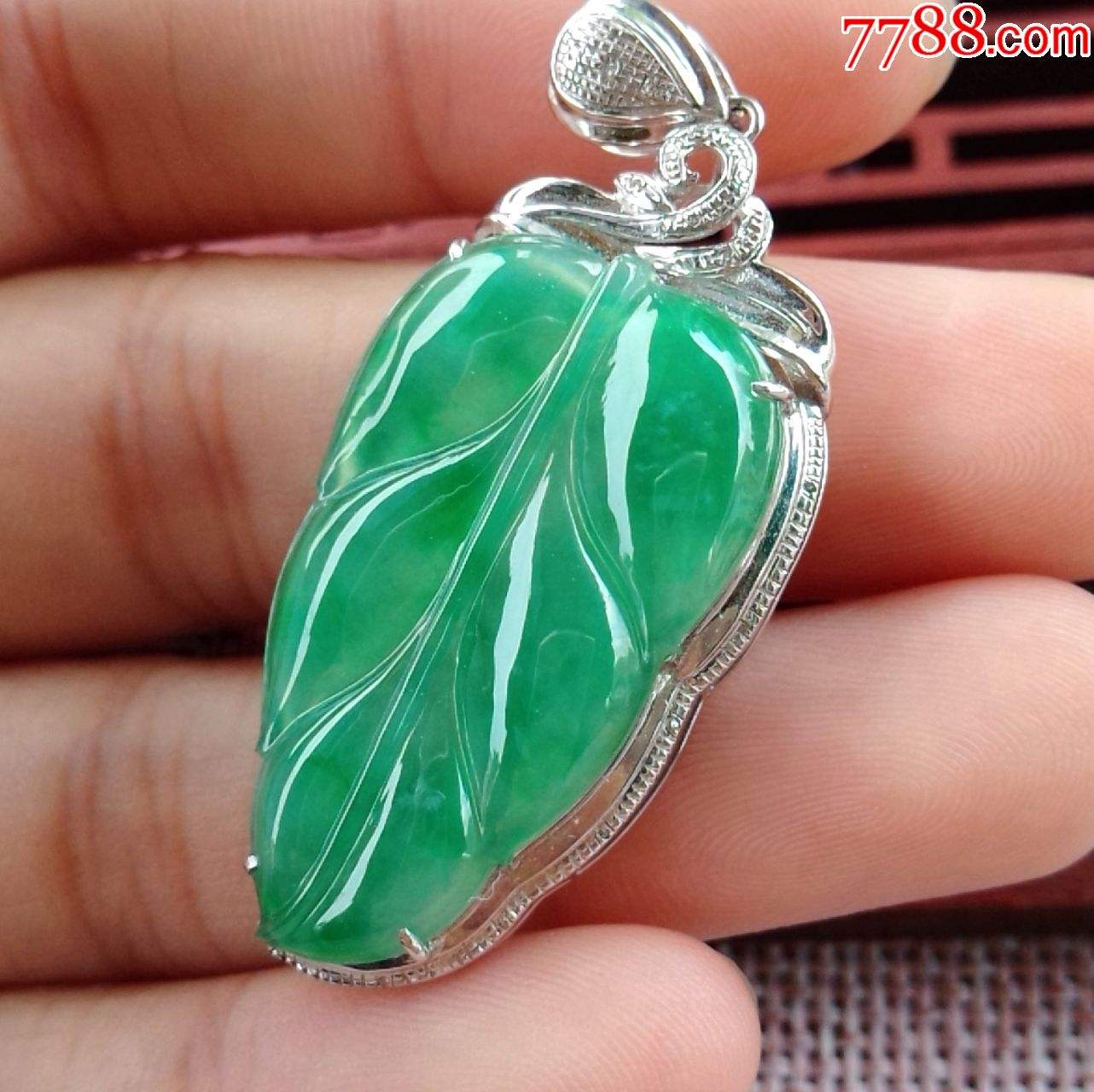 2016翡翠吊坠价格的简单介绍-第2张图片-翡翠网 2016翡翠吊坠价格的简单介绍-第2张图片-翡翠网