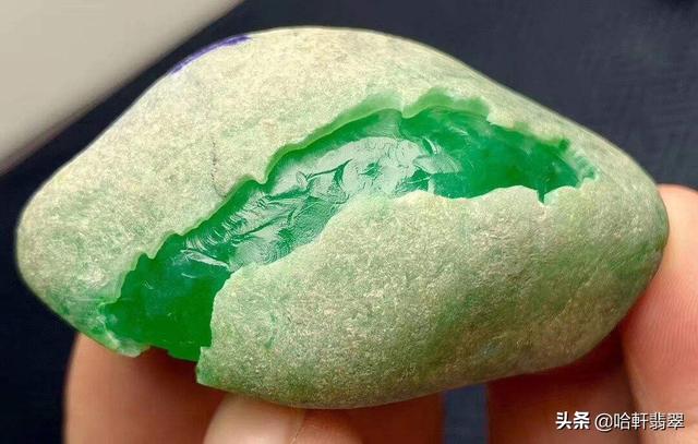 顶级阳绿翡翠原石翡翠木那赌石皮壳图解-第10张图片-翡翠网 顶级阳绿翡翠原石翡翠木那赌石皮壳图解-第10张图片-翡翠网