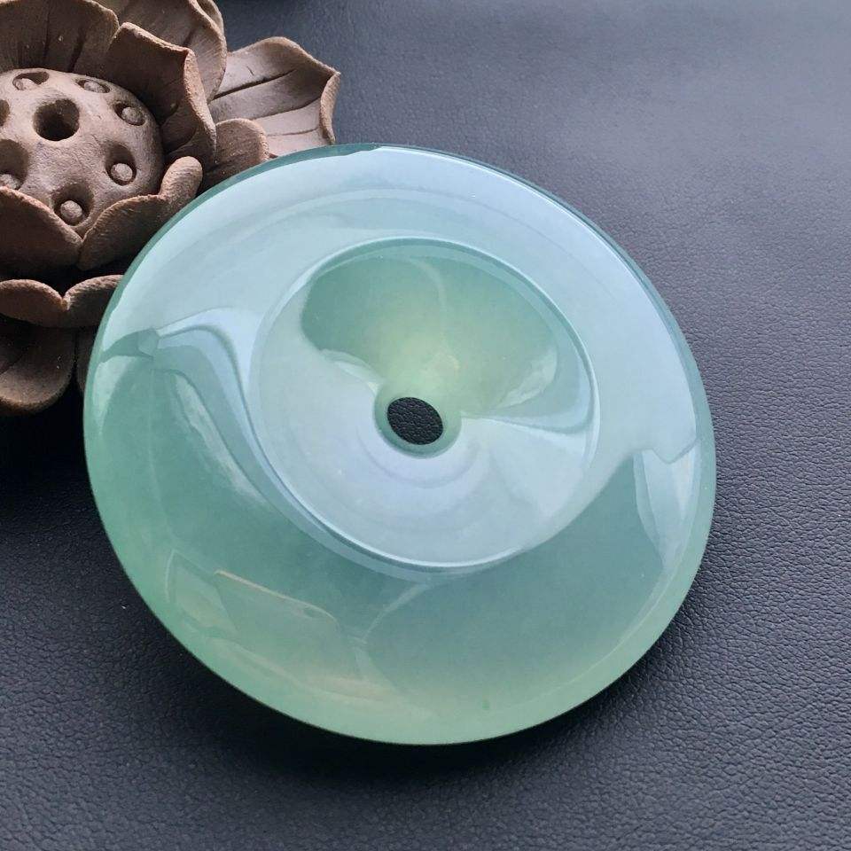 翡翠平安扣价格多少的简单介绍-第2张图片-翡翠网 翡翠平安扣价格多少的简单介绍-第2张图片-翡翠网