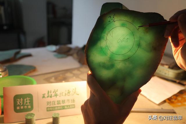 翡翠原石直播引流销售翡翠原石能造假吗-第6张图片-翡翠网 翡翠原石直播引流销售翡翠原石能造假吗-第6张图片-翡翠网