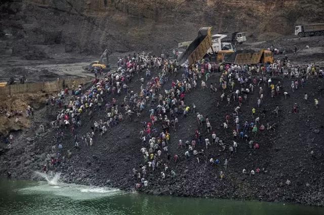 原石翡翠矿山,翡翠矿山介绍-第1张图片-翡翠网 原石翡翠矿山,翡翠矿山介绍-第1张图片-翡翠网