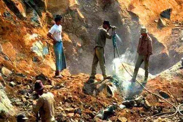 原石翡翠矿山,翡翠矿山介绍-第4张图片-翡翠网 原石翡翠矿山,翡翠矿山介绍-第4张图片-翡翠网