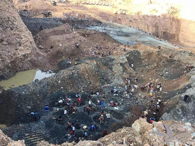 原石翡翠矿山,翡翠矿山介绍-第5张图片-翡翠网 原石翡翠矿山,翡翠矿山介绍-第5张图片-翡翠网