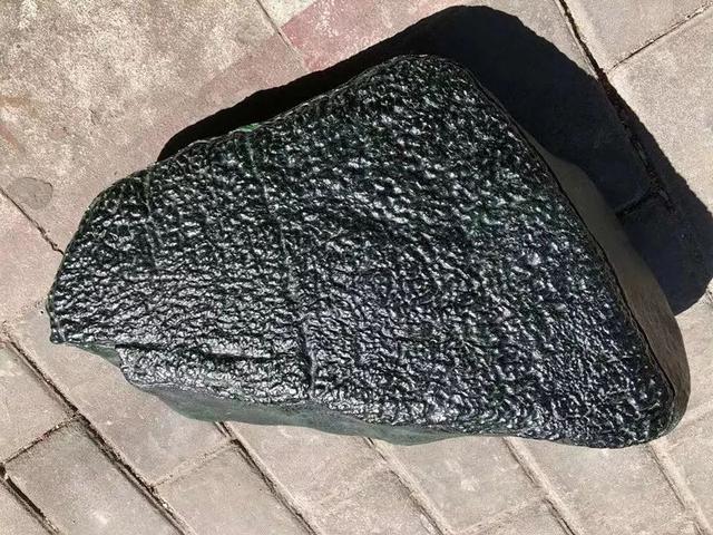 翡翠原石开采现场天然翡翠原石-第1张图片-翡翠网 翡翠原石开采现场天然翡翠原石-第1张图片-翡翠网