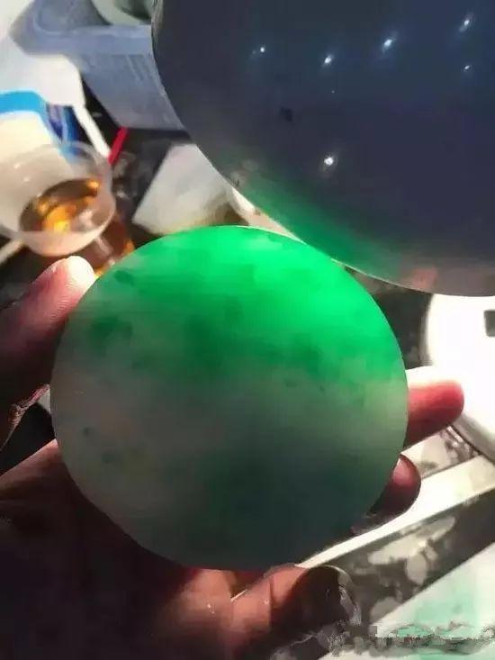 翡翠原石开采现场天然翡翠原石-第8张图片-翡翠网 翡翠原石开采现场天然翡翠原石-第8张图片-翡翠网