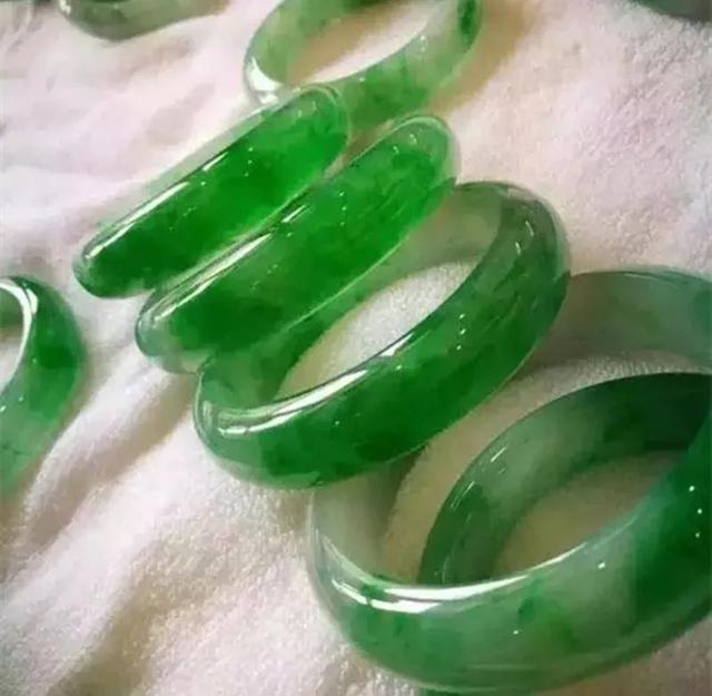 翡翠原石开采现场天然翡翠原石-第11张图片-翡翠网 翡翠原石开采现场天然翡翠原石-第11张图片-翡翠网