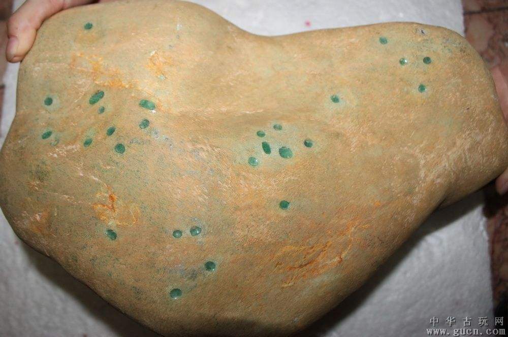 翡翠原石有白雾的图片恒高翡翠原石图-第1张图片-翡翠网 翡翠原石有白雾的图片恒高翡翠原石图-第1张图片-翡翠网