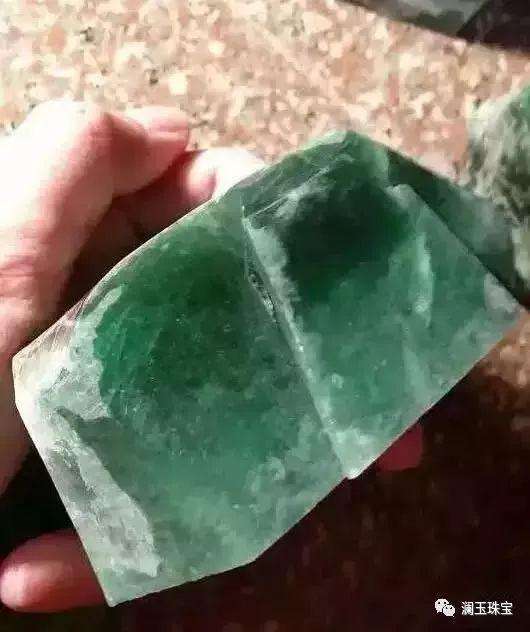 翡翠原石有白雾的图片恒高翡翠原石图-第2张图片-翡翠网 翡翠原石有白雾的图片恒高翡翠原石图-第2张图片-翡翠网