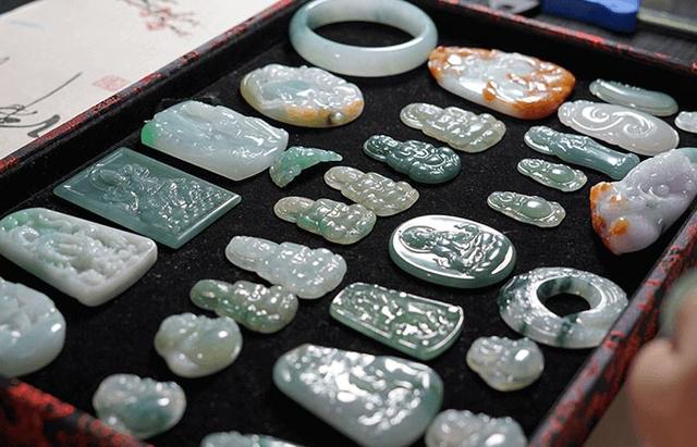 如何识别新疆和田玉河南翡翠手镯原石种水料和色料-第12张图片-翡翠网 如何识别新疆和田玉河南翡翠手镯原石种水料和色料-第12张图片-翡翠网