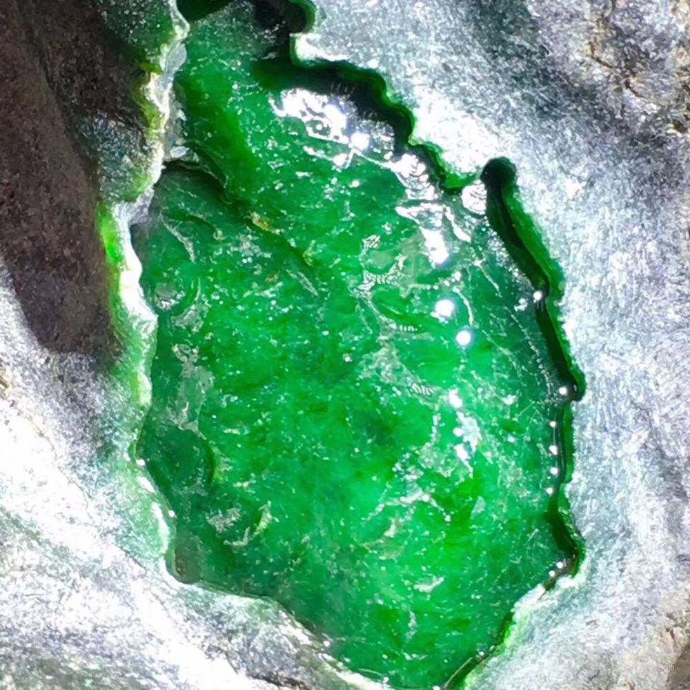 缅甸翡翠原石赌石视频,缅甸翡翠原石互动百科-第1张图片-翡翠网 缅甸翡翠原石赌石视频,缅甸翡翠原石互动百科-第1张图片-翡翠网