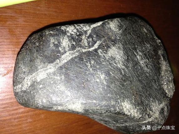 翡翠原石的瞒翡翠里面什么叫大白肉-第10张图片-翡翠网 翡翠原石的瞒翡翠里面什么叫大白肉-第10张图片-翡翠网