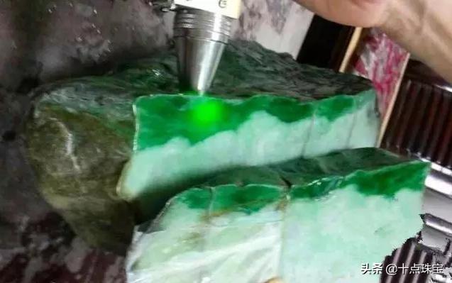 翡翠原石的瞒翡翠里面什么叫大白肉-第27张图片-翡翠网 翡翠原石的瞒翡翠里面什么叫大白肉-第27张图片-翡翠网