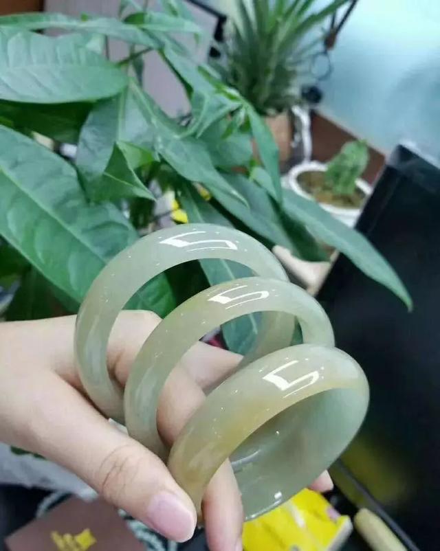 关于翡翠冰黄原石的信息-第5张图片-翡翠网 关于翡翠冰黄原石的信息-第5张图片-翡翠网