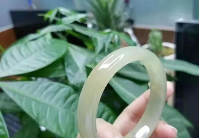 关于翡翠冰黄原石的信息-第6张图片-翡翠网 关于翡翠冰黄原石的信息-第6张图片-翡翠网