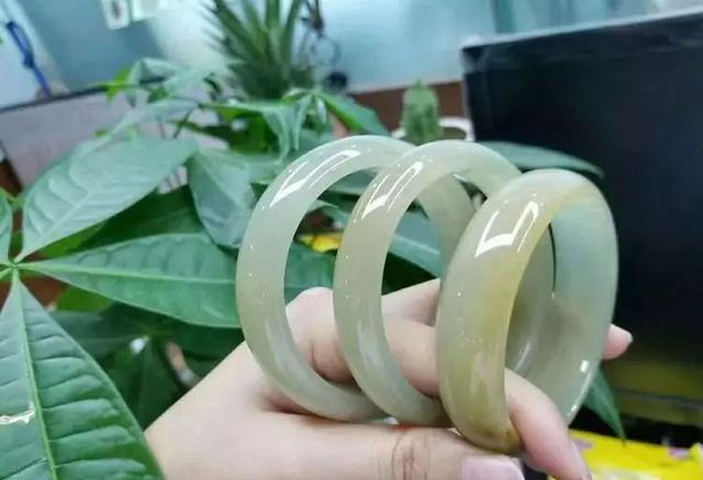 关于翡翠冰黄原石的信息-第7张图片-翡翠网 关于翡翠冰黄原石的信息-第7张图片-翡翠网