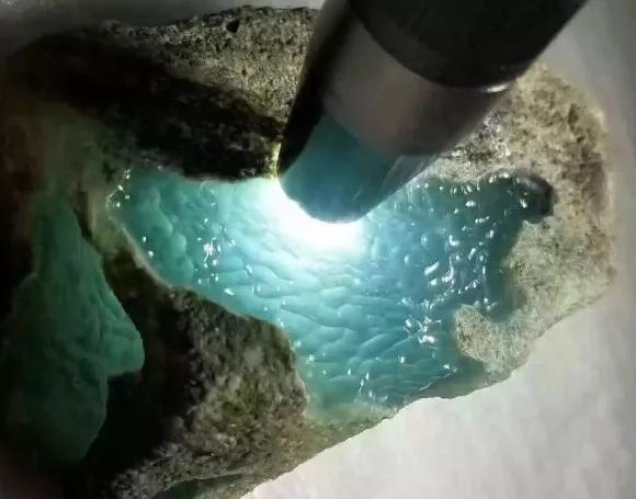 木那原石皮壳图谱解析,翡翠原石纳场口图片-第3张图片-翡翠网 木那原石皮壳图谱解析,翡翠原石纳场口图片-第3张图片-翡翠网