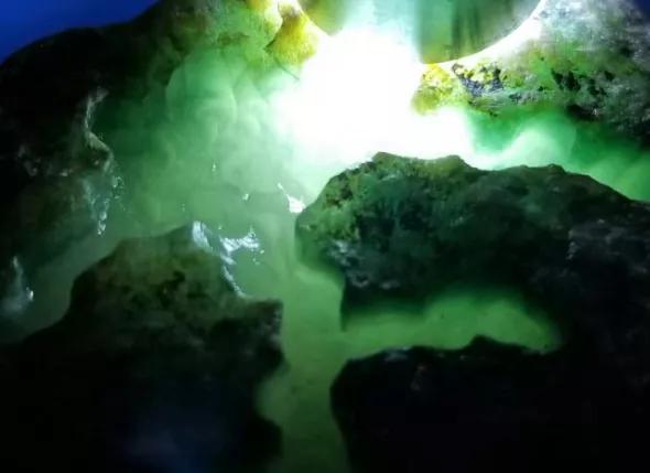 木那原石皮壳图谱解析,翡翠原石纳场口图片-第9张图片-翡翠网 木那原石皮壳图谱解析,翡翠原石纳场口图片-第9张图片-翡翠网