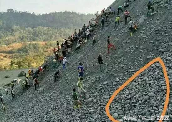 翡翠原石赌石技巧图解翡翠赌石知识与技巧-第3张图片-翡翠网 翡翠原石赌石技巧图解翡翠赌石知识与技巧-第3张图片-翡翠网