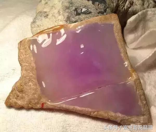 翡翠原石赌石技巧图解翡翠赌石知识与技巧-第11张图片-翡翠网 翡翠原石赌石技巧图解翡翠赌石知识与技巧-第11张图片-翡翠网